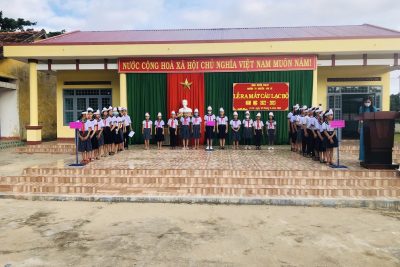 Ra mắt câu lạc bộ em yêu thích.